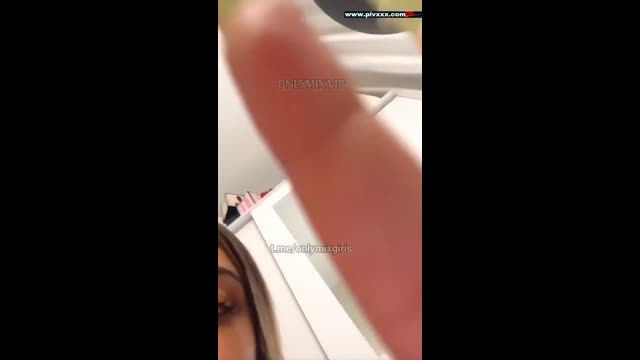 Elanur Ayan: Siyah Bikini Kalça Gosterisi | HD İzle